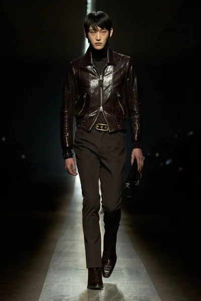 Look 32